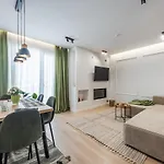 Apartment Seasons *