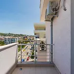 Seasons Golem (Tirana)