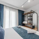 Seasons Apartment *