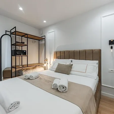 Seasons Apartment *
