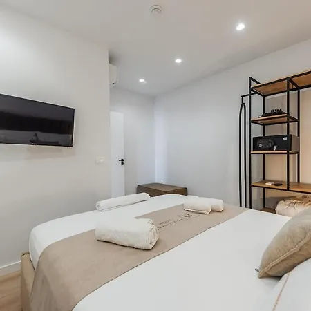 Seasons Apartment *