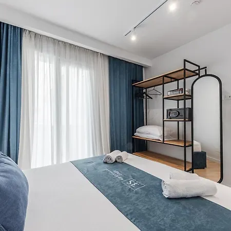 Seasons Apartment *