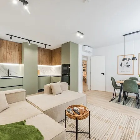 Apartment Seasons *