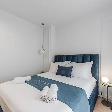 Seasons Apartment *